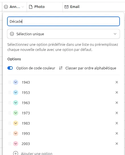 Champ Airtable "Décade" en sélection unique avec code couleur, options de 1943 à 2003